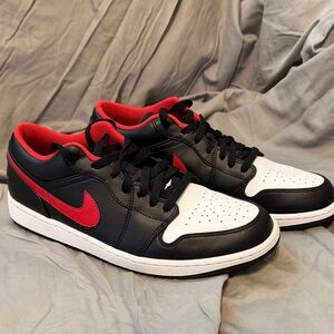 Nike Air Jordan Men’s 1 retro Black, White and Red Sneakers